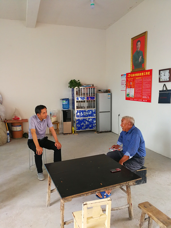 石主任走访2.jpg