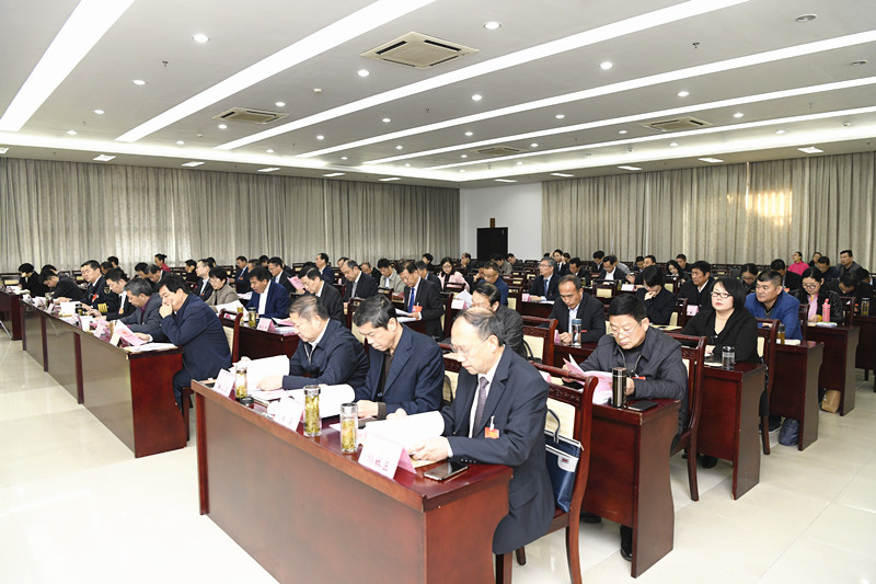 与会人员认真听取报告_副本.jpg