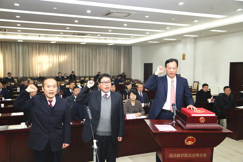 新任命人员进行宪法宣誓_副本.jpg